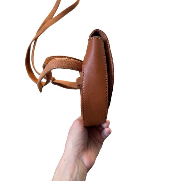 Free People Faye Saddle Belt Bag Leather Half-moon Minimalistic Design Brown - Picture 11 of 15